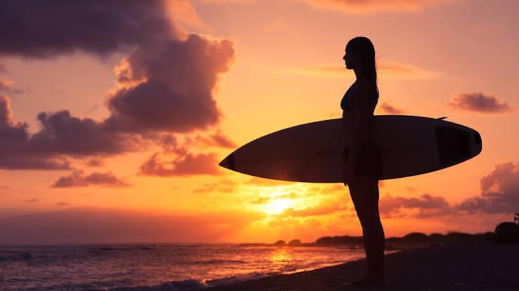 Surf en las playas del Pacífico